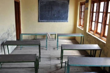 அரசு பள்ளி சமையலறையில் மனிதக் கழிவுகளை பூசிய மர்மநபர்கள்: தகவல் அளித்தும் அதிகாரிகள் அலட்சியம்