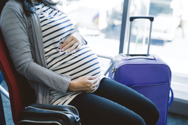 விமான நிலையத்தில் குழந்தையை பிரசவித்த வெளிநாட்டு பெண் | Foreign Woman Gives Birth At Katunayake Airport