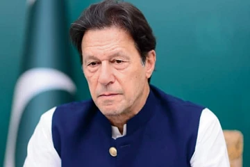 பாகிஸ்தான் நாடாளுமன்ற உறுப்பினர் நிலையிலிருந்து தகுதி நீக்கம் செய்யப்பட்ட இம்ரான் கான்