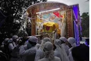 ශ්‍රී පාද වන්දනා සමය ඇරඹීමට දේවාභරණ රැගත් පෙරහැර ඇරඹේ