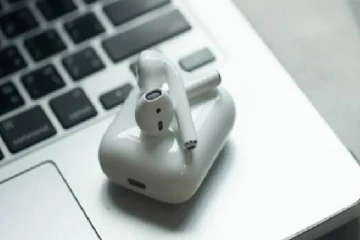 ஆப்பிள் ஏர்பாட்டை வைட்டமின் மாத்திரை என நினைந்து விழுங்கிய மனைவி!