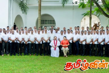 மகிந்தவை விட்டு பிரியும் முன்னர், புகைப்படம் எடுத்துக்கொண்ட 116 பணியாளர்கள்