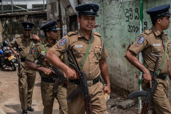 போதைக்கு அடிமையான மகனை காவல்நிலையத்தில் ஒப்படைத்த தாய் | Drug Used Police Investigating Srilanka