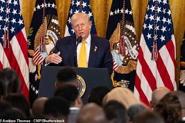 முடிவு செய்துவிட்ட ட்ரம்ப்... மத்திய கிழக்கில் ஆயுதங்களைக் குவிக்கும் அமெரிக்கா | Trump Identifies Date Strike On Iran