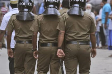 முச்சக்கர வண்டி சாரதியை நிர்வாணப்படுத்தி சித்திரவதை செய்த பொலிஸார்