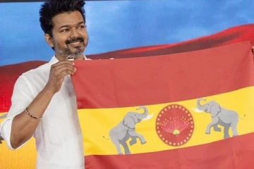 விஜய்யின் கட்சி கொடி... முதல் நாளே வந்த பிரச்சனை!