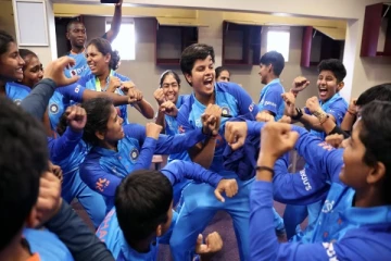 Women’s WC: உலகக்கோப்பை வென்ற உற்சாகத்தில் மைதானத்தை அலறவிட்ட இந்திய மகளிர் அணி!