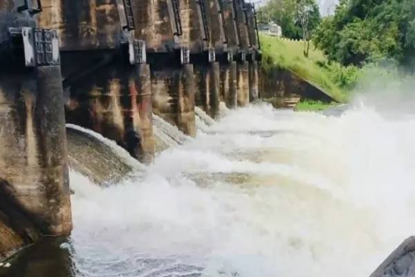 கலா ஓயாவின் நீர்மட்டம் அதிகரிப்பு! அருகில் வசிப்பவர்கள் எச்சரிக்கையாக இருக்குமாறு அறிவுறுத்தல் | Kalawewa Overflows Instructions To Be Cautious கலா ஓயாவின் நீர்மட்டம் அதிகரிப்பு! அருகில் வசிப்பவர்கள் எச்சரிக்கையாக இருக்குமாறு அறிவுறுத்தல் | Kalawewa Overflows Instructions To Be Cautious