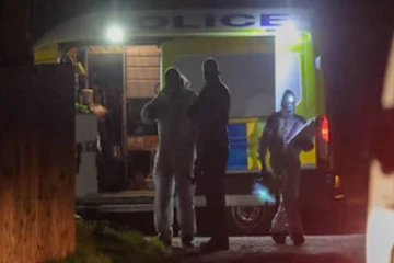 தன்னைபோல் தோற்றம் அளித்த பெண்ணை சமூக வலைதளங்களில் தேடி கொலை செய்த இளம்பெண்!