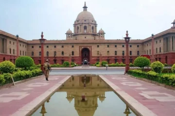 வெளிநாட்டு சுற்றுலா பயணிகள் இந்தியா வர விரைவில் அனுமதி - மத்திய அரசு தகவல்