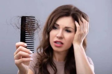 தலைமுடி அதிகமாக உதிர்கின்றதா? உங்க உணவில் இதெல்லாம் கட்டாயம் சேர்த்திடுங்க