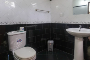 கொழும்பு ஹோட்டல் கழிப்பறையில் தோட்டாக்கள்; பொலிஸார் திகைப்பு