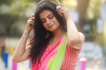 எதிர்நீச்சல் சீரியல் ஹீரோயின் பார்வதி அழகிய போட்டோஷூட்