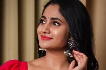 தமிழ் சினிமாவின் முன்னணி இயக்குனருடன் பிக்பாஸ் லாஸ்லியா, வெளியான லேட்டஸ்ட் புகைப்படம் இதோ..