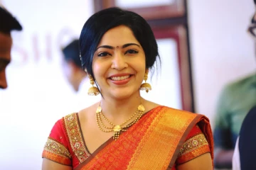 ஆளே அடையாளம் தெரியாமல் மாறிய தொகுப்பாளினி ரம்யா.. நூல் இடையில் உயிர் தப்பிய சம்பவம்!