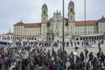 ஜேர்மன் வலதுசாரிக் கட்சித் தலைவருக்கு எதிராக சுவிட்சர்லாந்தில் பேரணி