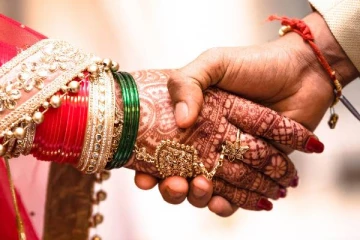 விடுமுறை கொடுக்காத முதலாளி.., கடல் தாண்டி வீடியோ காலில் நடந்த திருமணம்