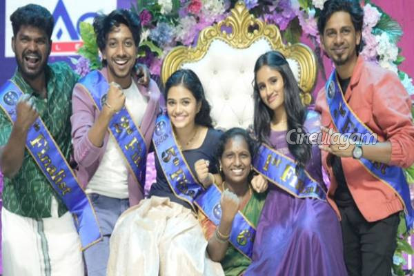 ஜீ தமிழில் புதியதாக ஒளிபரப்பாக தொடங்கிய புதிய சீரியல்... என்ன தொடர், புரொமோவுடன் இதோ? | Zee Tamizh Aval Varuvala New Serial Launch ஜீ தமிழில் புதியதாக ஒளிபரப்பாக தொடங்கிய புதிய சீரியல்... என்ன தொடர், புரொமோவுடன் இதோ? | Zee Tamizh Aval Varuvala New Serial Launch