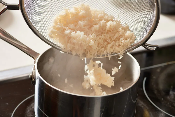 சாதம் வடிக்கும் போது இனி யாரும் இந்த தவறுகளை மட்டும் செய்யாதீர்கள்... இல்லத்தரசிகளுக்கு சூப்பர் ஐடியா? | How To Cook Rice And Mistakes While Cooking