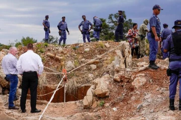 சுரங்கத்தில் சிக்கிக்கொண்ட தொழிலாளர்கள்... 100 பேர்கள் வரையில் இறந்திருக்கலாம் என அச்சம்