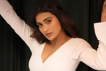 இறுக்கமான ஆடையில் பிக்பாஸ் நடிகை பூர்ணிமா ரவி!! புகைப்படங்கள்..