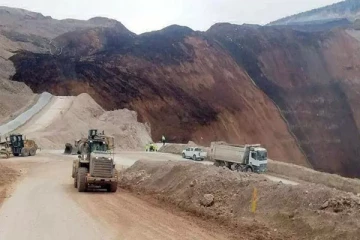 தங்கச்சுரங்கத்தில் நிலச்சரிவு; 9 பேர் பலி