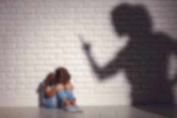 சிறுமியிடம் தகாத முறையில் நடந்துகொண்ட சிறுவன் கைது