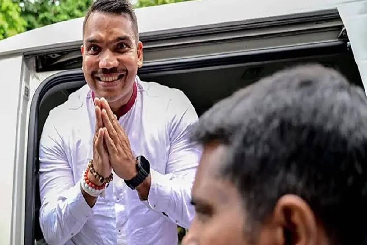 உயிராபத்தான நிலையில் ஷிரந்தி: நலத்துடன் வீடு சென்ற மகிந்த.. நாமலுக்கு பிணை கோரி நீதிமன்றில் வாதம் | Shiranthi Rajapaksa In Critical Condition உயிராபத்தான நிலையில் ஷிரந்தி: நலத்துடன் வீடு சென்ற மகிந்த.. நாமலுக்கு பிணை கோரி நீதிமன்றில் வாதம் | Shiranthi Rajapaksa In Critical Condition