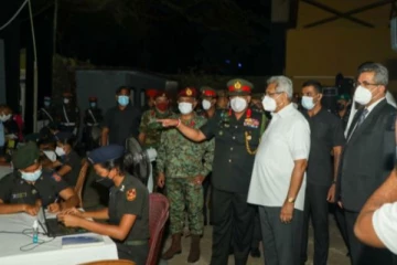 24 மணிநேர தடுப்பூசி மையத்தை பார்வையிட்ட ஜனாதிபதி