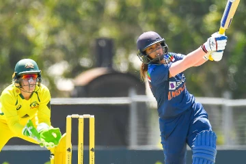 தொடர்ச்சியாக 5வது அரைசதம்: பெண்கள் கிரிக்கெட்டில் உச்சம் தொட்ட  மிதாலி ராஜ்