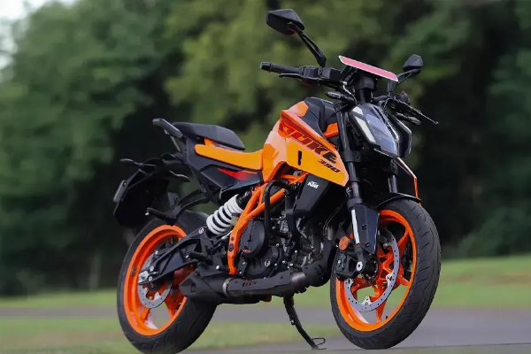 5 Top-Performing Street Bikes for Highway Stability in India