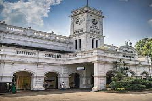 புகையிரதத்தில் தவறவிட்ட வெளிநாட்டவரின் பெறுமதியான பொருட்கள் - விரைந்து செயற்பட்ட ரயில்வே அதிகாரிகள் | Valuable Service Of Railway Guards புகையிரதத்தில் தவறவிட்ட வெளிநாட்டவரின் பெறுமதியான பொருட்கள் - விரைந்து செயற்பட்ட ரயில்வே அதிகாரிகள் | Valuable Service Of Railway Guards