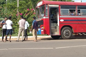 கிளிநொச்சியில் இடம்பெற்ற விபத்தில் பாடசாலை மாணவி படுகாயம்! இருவர் கைது (PHOTO)