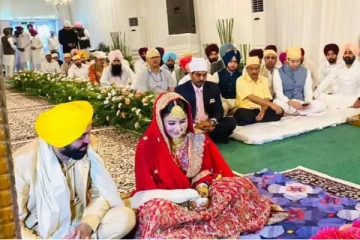 ஆட்சியில் திருமணம் செய்த முதல் பஞ்சாப் முதல்வர்... வைரலாகும் புகைப்படங்கள்!