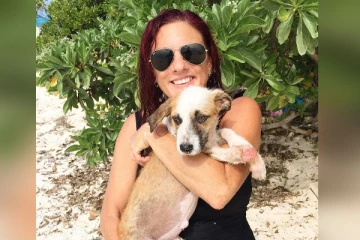 சுனாமியில் நாய்களை காப்பாற்ற கடலில் குதித்த பெண் - கடைசியில் நடந்த அசம்பாவிதம்