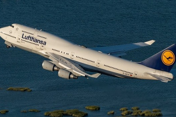 bangkok-lufthansa-aircraft