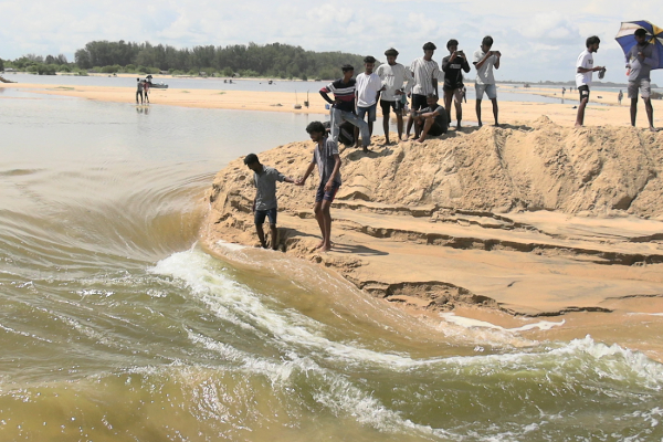 மட்டக்களப்பு முகத்துவாரம் வெட்டப்பட்டு வெள்ளநீர் வெளியேற்றும் பணி முன்னெடுப்பு | Work Drain Floodwaters Batticaloa Begins மட்டக்களப்பு முகத்துவாரம் வெட்டப்பட்டு வெள்ளநீர் வெளியேற்றும் பணி முன்னெடுப்பு | Work Drain Floodwaters Batticaloa Begins