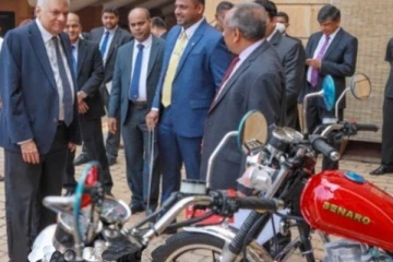 ஜனாதிபதி ரணிலிடம் கையளிக்கப்பட்ட புதிய மோட்டார் சைக்கிள்கள்!