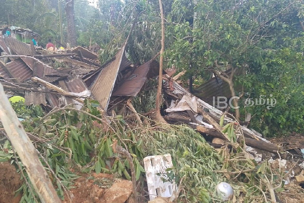 நுவரெலியா மாவட்டத்தின் பல கிராமங்களுக்கு இதுவரை சென்றடையாத அரசின் நிவாரண உதவி | Gove Relief Aid Not Yet Reached Nuwara Eliya நுவரெலியா மாவட்டத்தின் பல கிராமங்களுக்கு இதுவரை சென்றடையாத அரசின் நிவாரண உதவி | Gove Relief Aid Not Yet Reached Nuwara Eliya