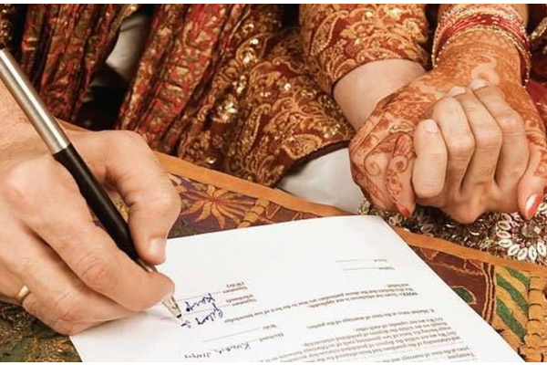 சுவிஸ் வாழ் யாழ் குடும்பஸ்தருடன் தலைமறைவான கிளிநொச்சி யுவதி; அழுது புலம்பும் காதலன்! | Girl Abandons Boyfriend Marries Swiss Jaffna Man சுவிஸ் வாழ் யாழ் குடும்பஸ்தருடன் தலைமறைவான கிளிநொச்சி யுவதி; அழுது புலம்பும் காதலன்! | Girl Abandons Boyfriend Marries Swiss Jaffna Man