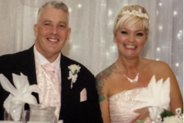 லொட்டரியில் ஒரு மில்லியன் பவுண்டுகள் வென்றவரின் மனைவி: இன்றைய நிலை | Lottery Winner Lotto Wfie Now Lives In Caravan