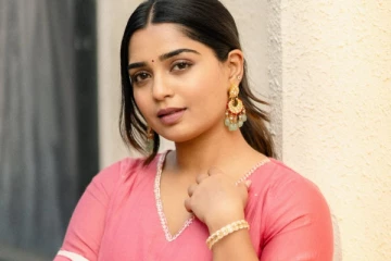 96 பட நடிகையா இப்படி.. கெளரி கிஷன் நீச்சல் உடையில் பீச் போட்டோஷூட்