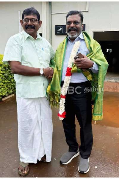 யாழ்ப்பாணத்தை வந்தடைத்த தொல். திருமாவளவன்! | Thol Thirumavalavan Arrived Jaffna Palali Airport யாழ்ப்பாணத்தை வந்தடைத்த தொல். திருமாவளவன்! | Thol Thirumavalavan Arrived Jaffna Palali Airport