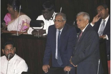 பிரதமர் குறித்து நாங்கள் வெட்கப்படுகின்றோம்! ரணிலை கடுமையாக சாடிய சுமந்திரன்