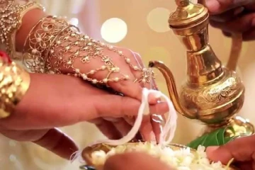 திருமண மண்டபத்தில் மணமக்களுக்கு காத்திருந்த அதிர்ச்சி!