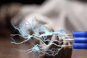 தாலி கட்டும் நேரத்தில் மணமேடையில் நிகழ்ந்த துயரம் : மின்சாரம் தாக்கி மணப்பெண் ஸ்தலத்தில் பலி