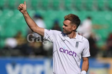 ජේම්ස් ඇන්ඩර්සන් ක්‍රිකට් පිටියෙන් සමු ගනී ...