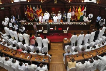 இலங்கை அரசியலில் நள்ளிரவில் ஏற்பட்ட திடீர் மாற்றம்!