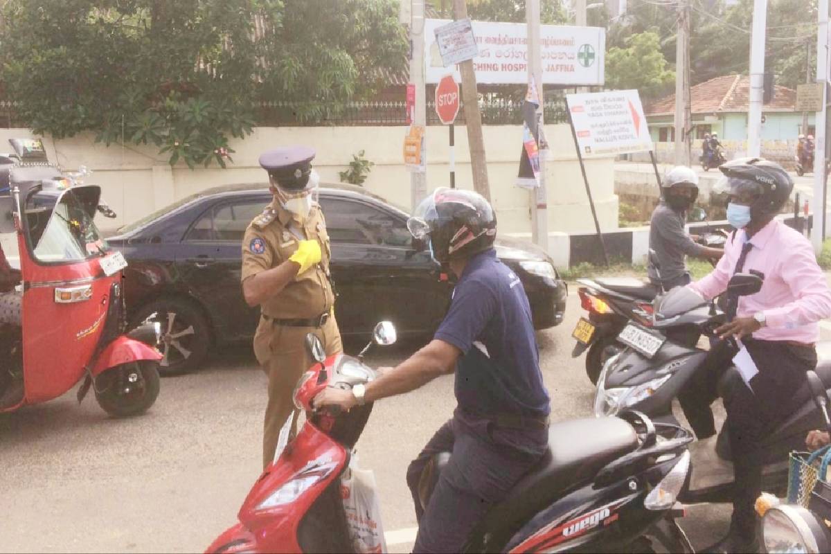 சீருடை அணிந்த காவல்துறையின் அதிகாரம் தொடர்பில் வெளியான தகவல் | Police Uniformed Officers Enforce Traffic Laws
