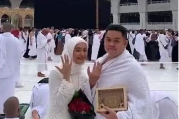 இஹ்ராம் அணிந்த நிலையில் மக்கா ஹரமில் திருமணம்